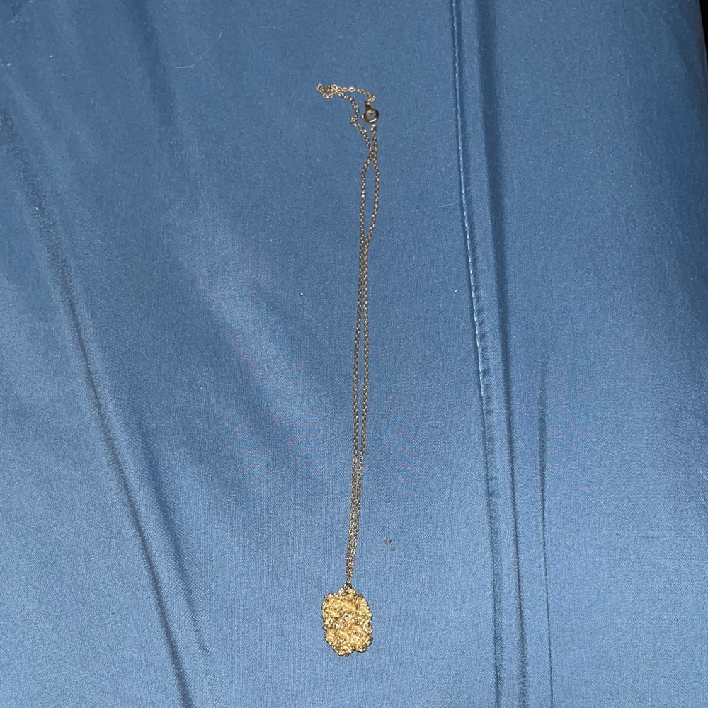 Elegant Gold Pendant Necklace